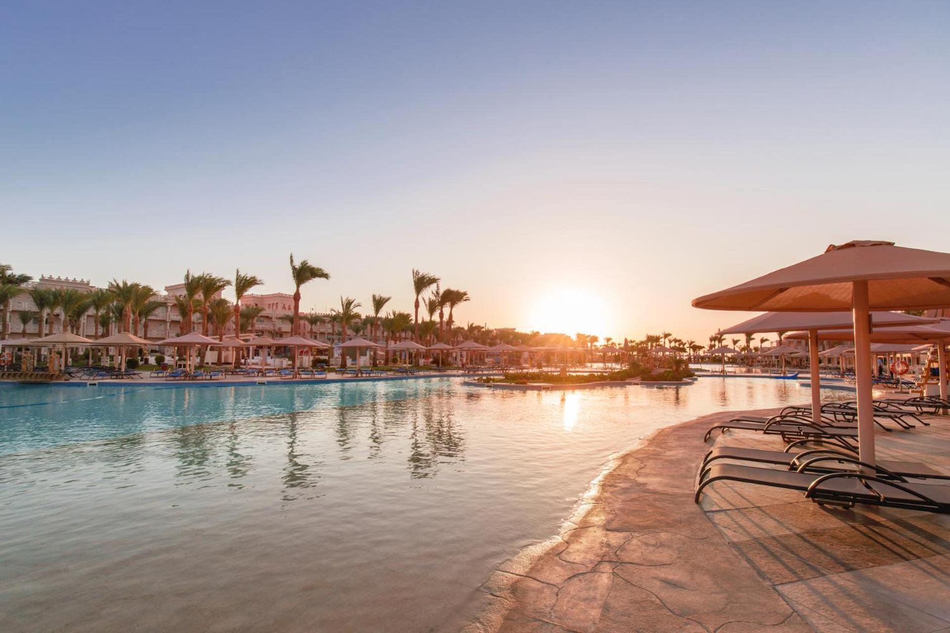 Pickalbatros Palace - Aqua Park Hurghada Eksteriør billede Sunrise at the Hilton Sharm El Sheikh Resort